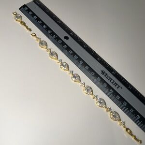 “Tear Drop” Gold Bracelet